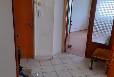 Dna Ghica, bloc reabilitat, 8/10, decomandat, liber, spatios,  doua balcoane - 3