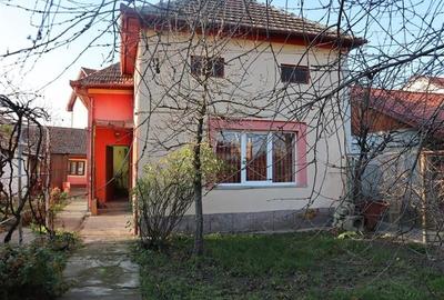 Casă cu 3 camere în Dorobanților
