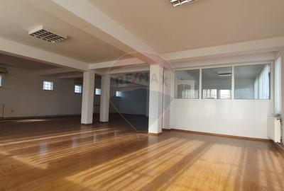 Spatiu comercial 840 mp de vanzare in zona Brestei