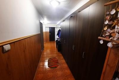 Apartament cu 3 camere decomandat, zona Nicolina - 7