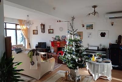 Casă cu 6 camere cu Teren 180 Mp în Băneasa - 1