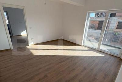 Apartament de vanzare, cu 3 camere, 64 mp, terasa, zona-Cent - 1