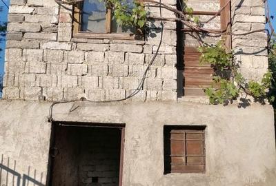 Casă cu 2 camere cu Teren 1000 Mp în Voinești - 12
