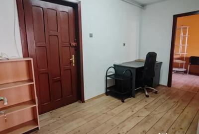 Spațiu comercial, de 70 mp, în Central - 4