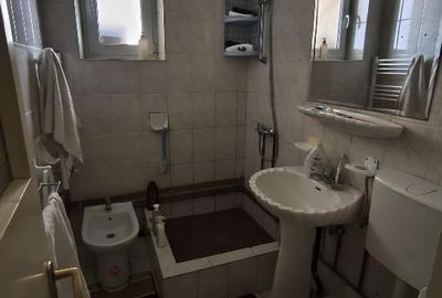 Apartament cu 3 camere semidecomandat, mobilat în Central - 2