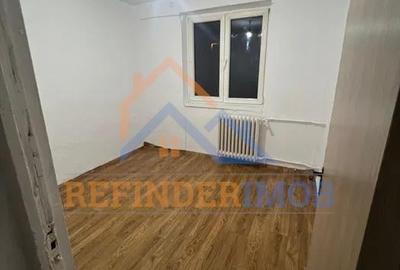 Apartament cu 3 camere decomandat în Alexandriei