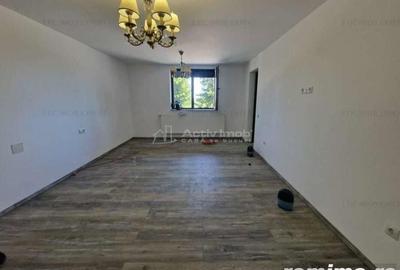 Casă cu 12 camere cu Teren 1000 Mp în Români - 10