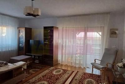 Casă cu 3 camere cu Canalizare în Săbăreni