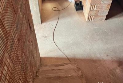 Casă cu 5 camere cu Teren 3100 Mp în Măneuți - 11