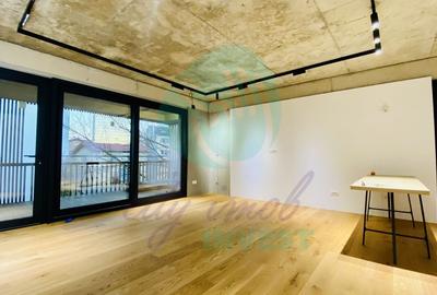 Apartament cu 3 camere semidecomandat în Dorobanți