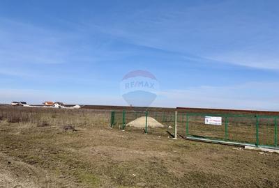 Teren Construcții intravilan de 662 mp, în Nord - 2