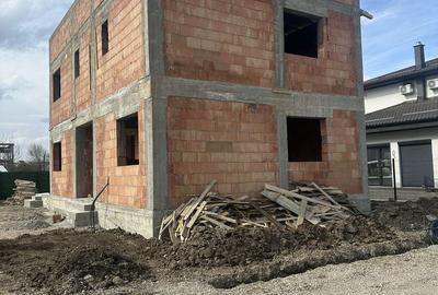 Casă cu 4 camere în Central - 2