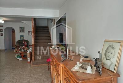 Casa cu 2 corpuri de cladire | zona 7 Noiembrie - 2