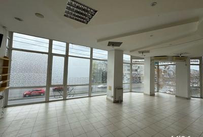 Spațiu comercial, de 180 mp, în Central - 4