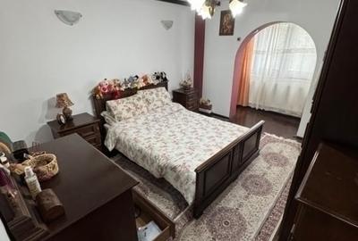 Apartament cu 4 camere decomandat în Frumoasa