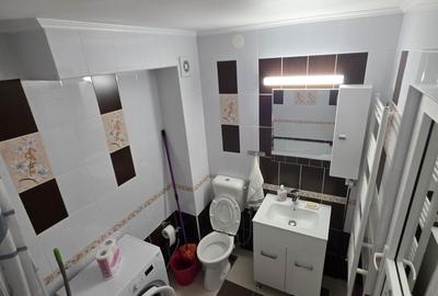 Apartament cu 4 camere decomandat în Valea Aurie