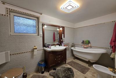 Casă cu 4 camere cu Teren 700 Mp în Central - 12