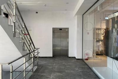Spațiu comercial, de 2,750 mp, în Central