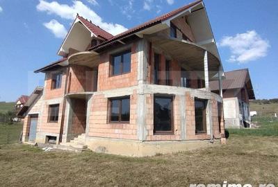 Casa la rosu,200mp,2 nivele,500 mp teren imprejmuit,zona Sigmir - 1