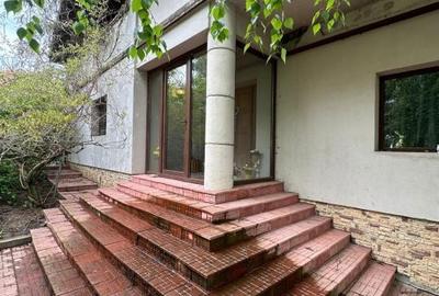 Casă cu 4 camere cu Teren 1200 Mp în Băneasa
