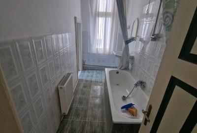 Casă cu 4 camere cu Canalizare în Central - 2