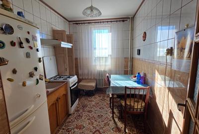 Pod Butelii,3 camere,70 mp,etaj 2/4,balcon mare. Pod Butelii,3 camere,70 mp,etaj 2/4,balcon mare. - 12