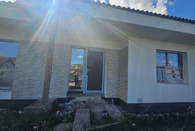 Casă individuală cu 4 camere cu Canalizare în Chinteni - 11