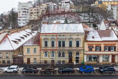 Apartament in casa Centrul Istoric cu potential - 1