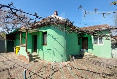 Casă cu 3 camere semidecomandat cu Teren 547 Mp în Grădiște - 1