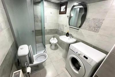 Garsonieră decomandată în Titan