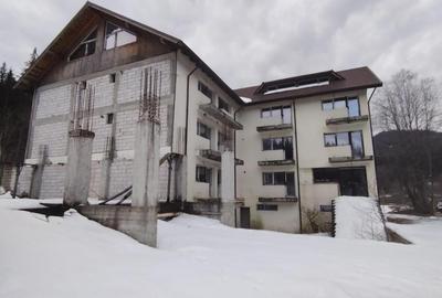 Casă cu 30 camere cu Teren 2639 Mp în Măneciu - 8