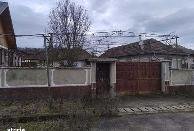 Casă cu 4 camere cu Teren 250 Mp în Central - 2