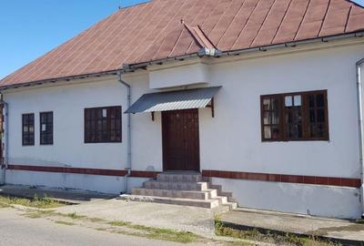 Casă cu 4 camere în Corbșori