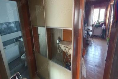 Apartament de vanzare 3 camere decomandat , situat in Zona Lunei - 6