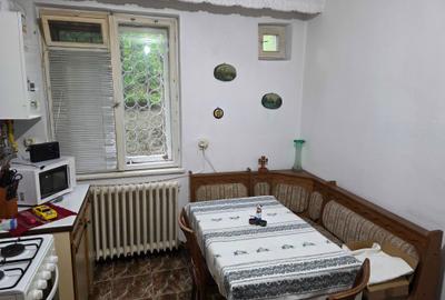 Apartament cu 3 camere decomandat în Dărmănești - 13