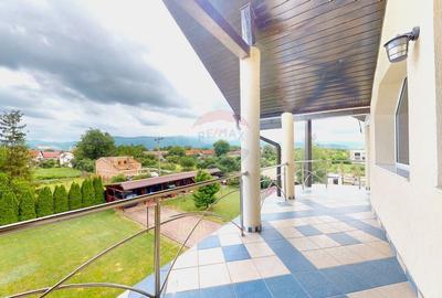 Vila deosebita cu gradina superba si panorama - Ghimbav, ultracentral - 10
