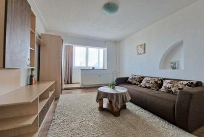 Apartament cu 3 camere semidecomandat, mobilat în Circumvalațiunii