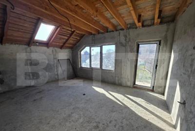 Casă cu 7 camere cu Teren 500 Mp în Central