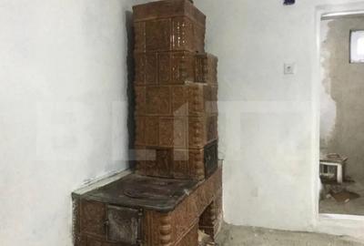 Casă cu 2 camere cu Teren 1724 Mp în Central