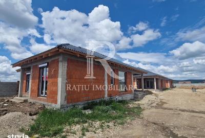 Casă cu 4 camere cu Teren 553 Mp în Oșorhei - 1