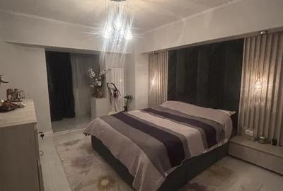 Apartament cu 3 camere decomandat-zona trocadero - 1