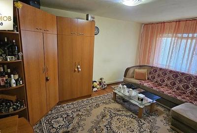 Apartament cu 3 camere decomandat în Micro IV - 7