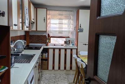 Apartament cu 4 camere decomandat în Central - 3