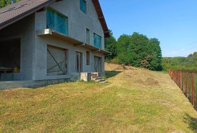 Casă cu 6 camere cu Teren 1000 Mp în Dobrogostea - 4