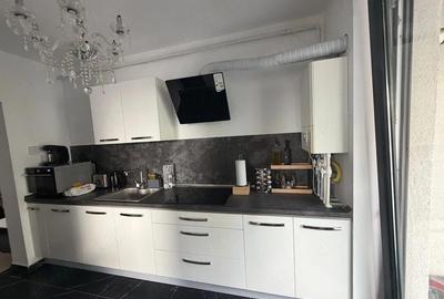 Apartament cu 2 camere semidecomandat în Tractorul - 2
