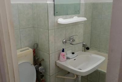 Dau in chirie garsoniera 900 lei - Oradea, str. Slatinei, et. 3 - 4