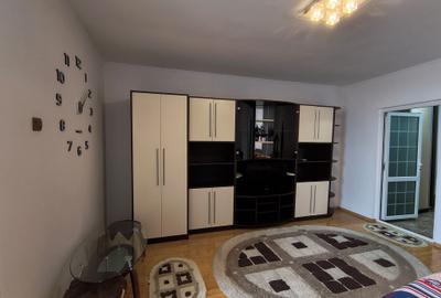 Garsonieră decomandată, mobilată în Km 4 - 3