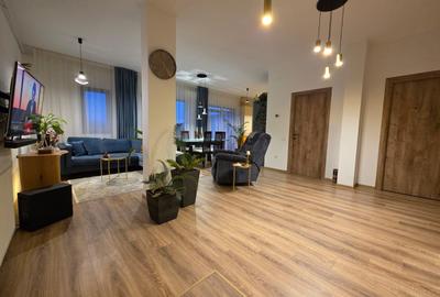 Apartament cu 3 camere semidecomandat, mobilat în Central