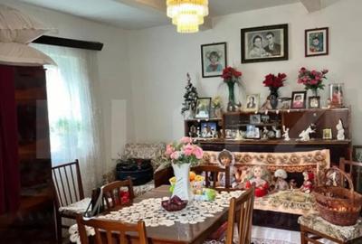 Casă cu 4 camere cu Teren 4600 Mp în Central - 2