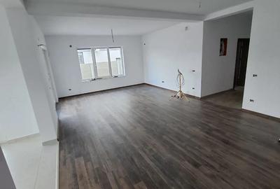 Casă cu 5 camere cu Teren 750 Mp în Central